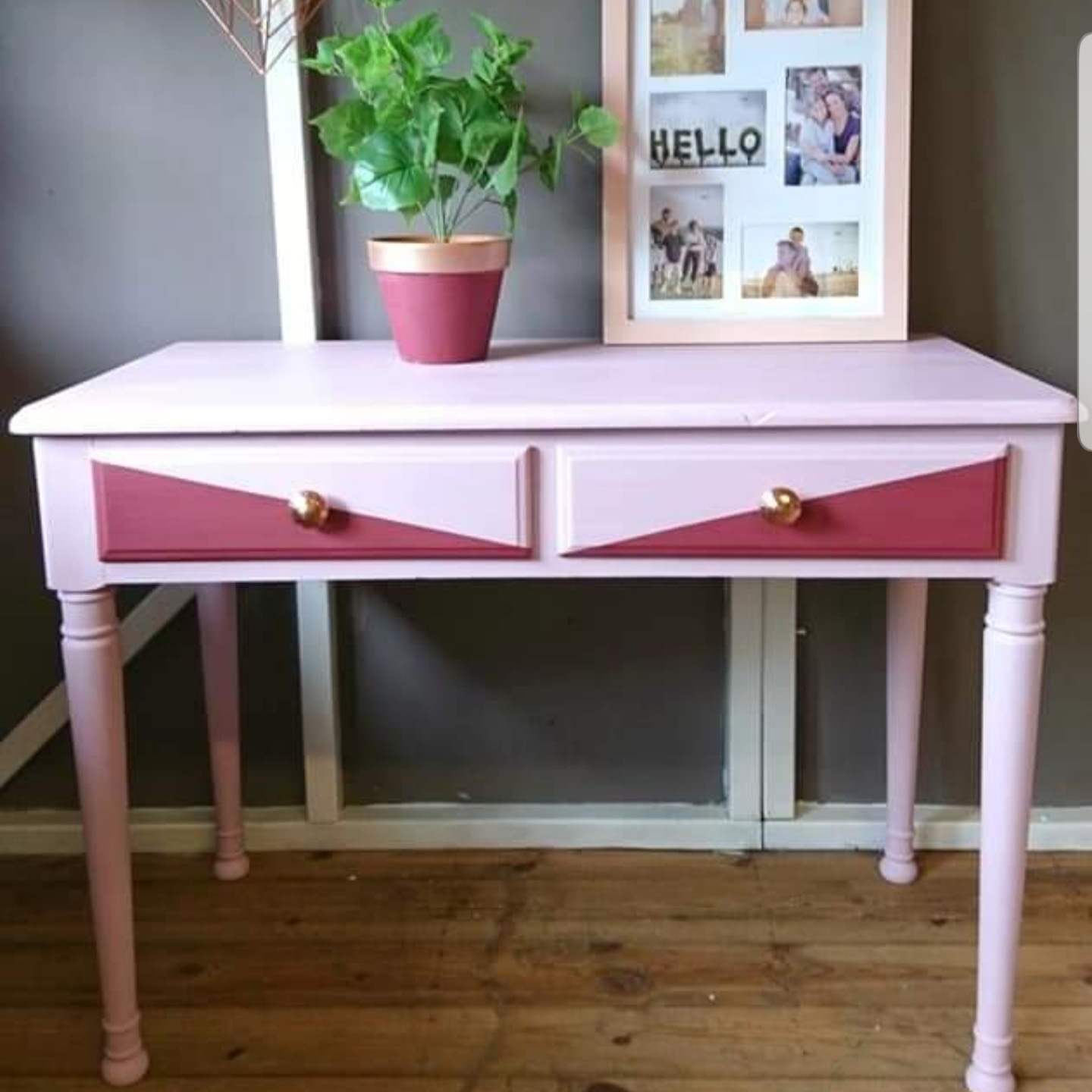 chalk-paint-pink-albert-bridge-with-mulberry-hall-table-vintro-1