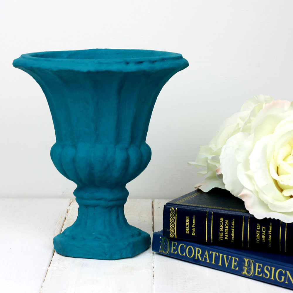 chalk-paint-teal-with-books-vintro-1