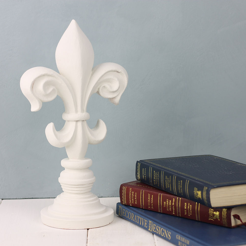 chalk-paint-white-pearl-with-books-vintro-2