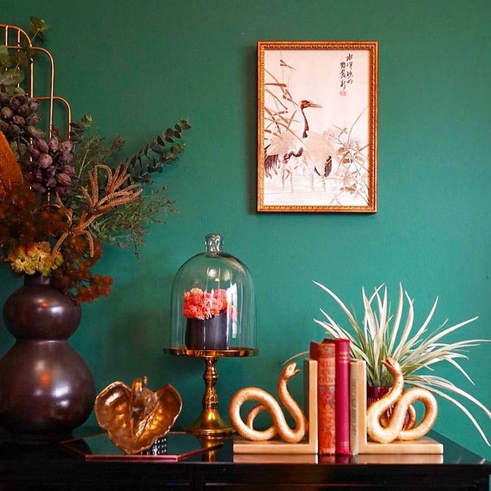 matt-emulsion-paint-green-wall-brooklands-vintro-2