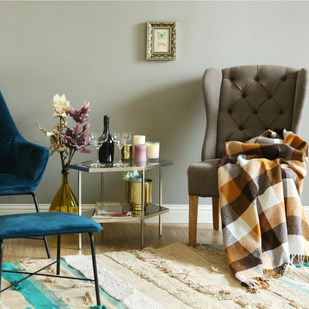 matt-emulsion-paint-laurel-green-wall-verdant-chair-table-vintro-1