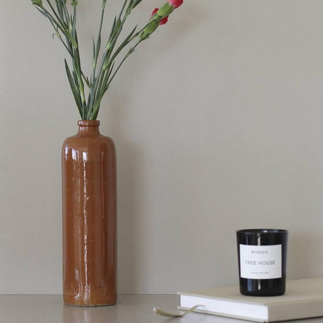 matt-emulsion-paint-pebble-wall-vase-vintro-2