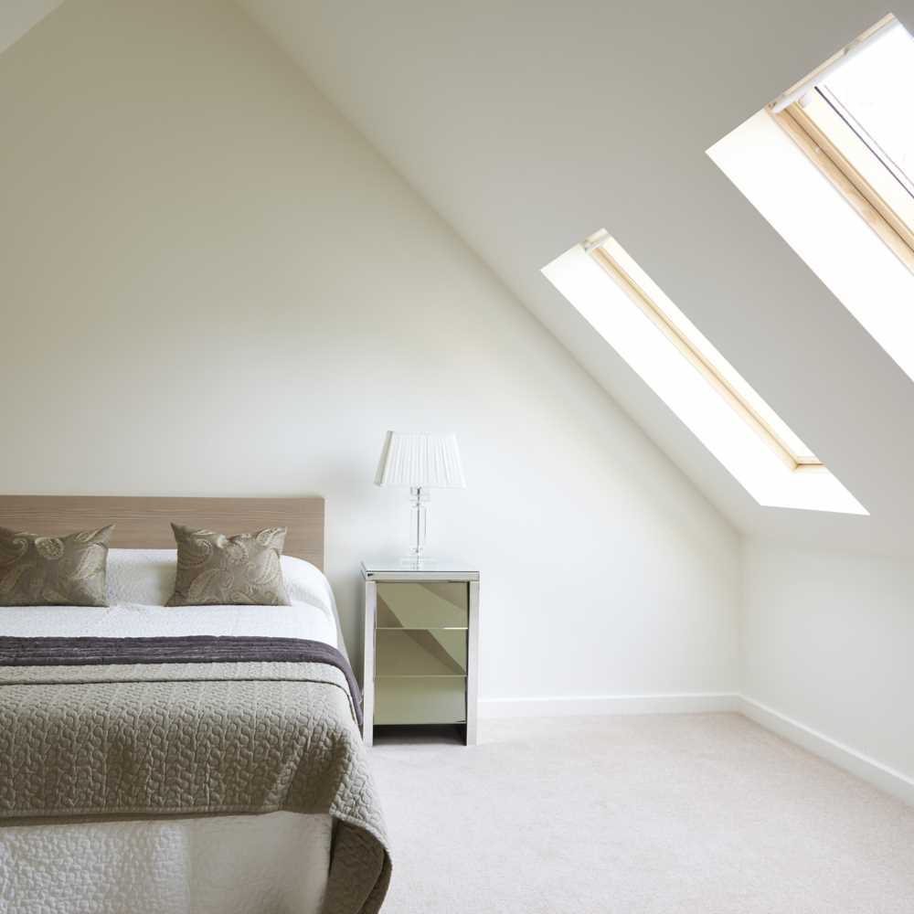 matt-emulsion-paint-white-walls-nymph-crystal-bedroom-vintro-2