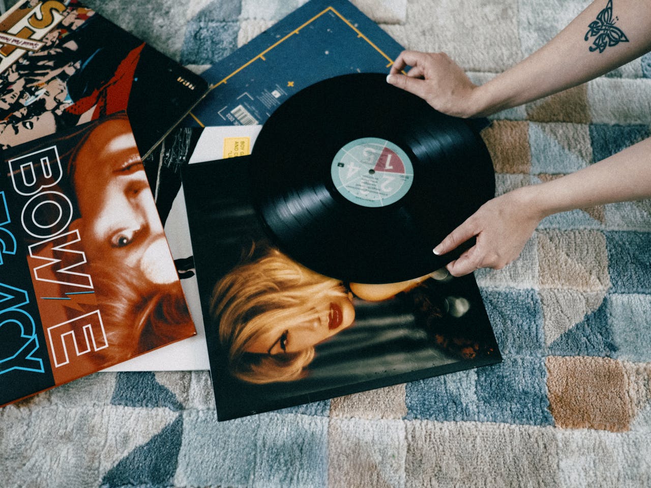 Jak si doma vytvořit vinylový koutek