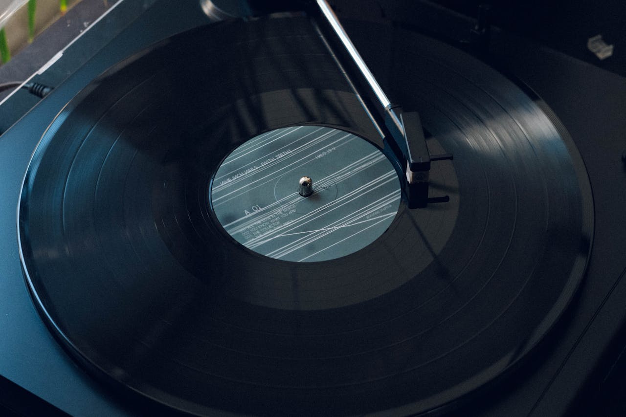 Od šelaku k vinylu Stručná historie gramodesek