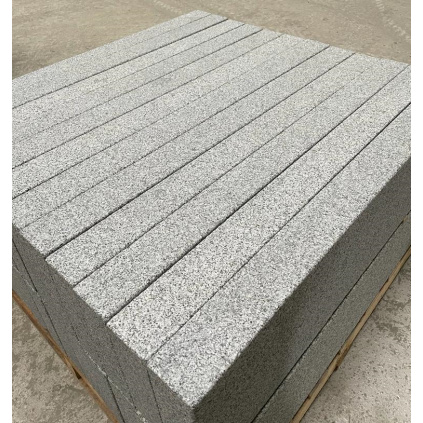 Žulový obrubník Bergama grey granite šířka 8cm Okrasné kameny > Žulové produkty