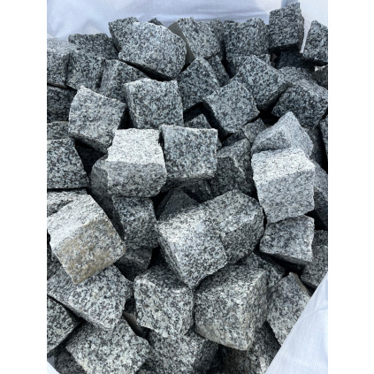 VZOREK Žulová kostka štípaná grey granite 4 cm - 6 cm