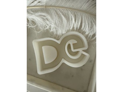 Silikonová forma na výrobu svíček značkový nápis DG