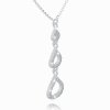 Elegant celebrity in white gold, 14K