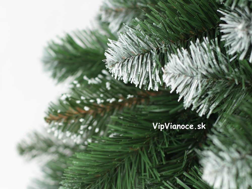 umely-vianocny-stromcek-na-pni