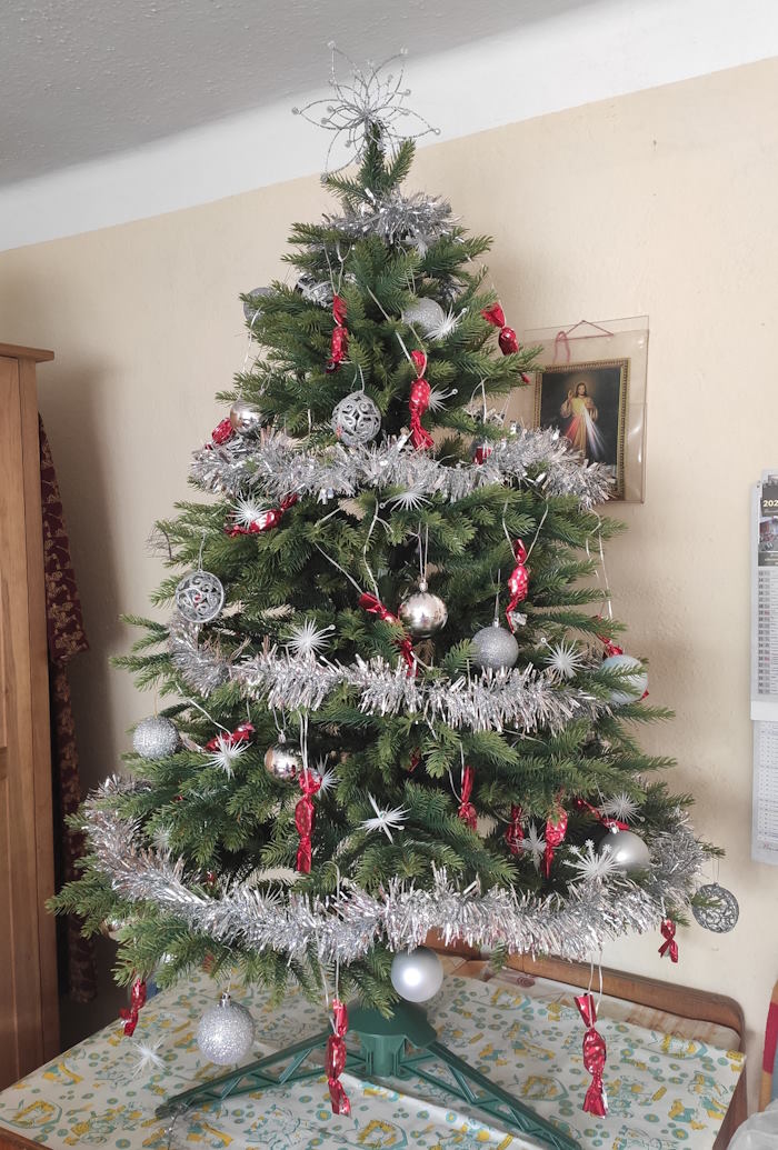 maly-full-cely-3d-umely-vianocny-stromcek