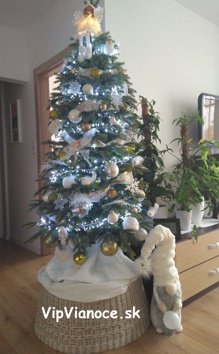umele-3d-uzke-vianocne-stromceky