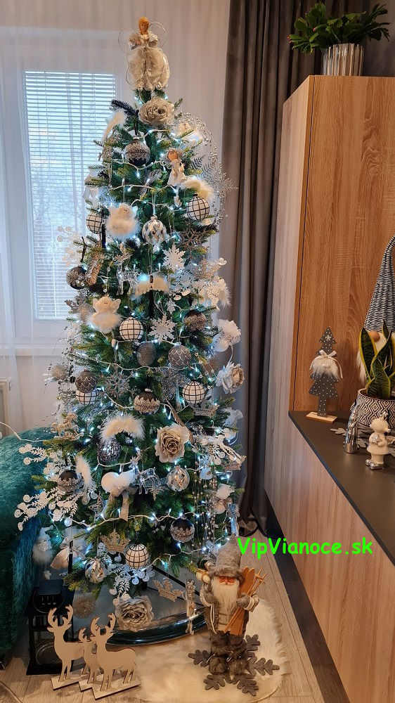 umely-uzky-vianocny-stromcek