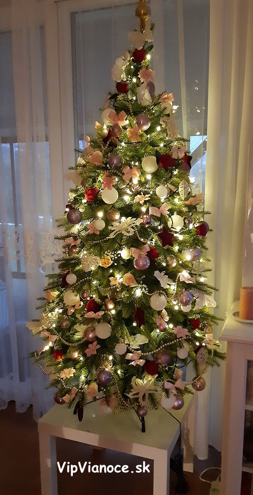 uzke-umele-vianocne-stromceky-cele-full-3d