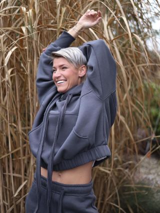 Když se cítíš dobře, je to vidět. TRIGGER Antracit teplákovka🩶 #viragos #streetstyle #streetfashion #vyrobenovcesku...