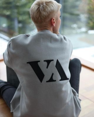 Nová S T E E L G R E Y kind of day. 🩶 New in! #viragos #czechbrand #madeinczech #streetfashion #streetstyle