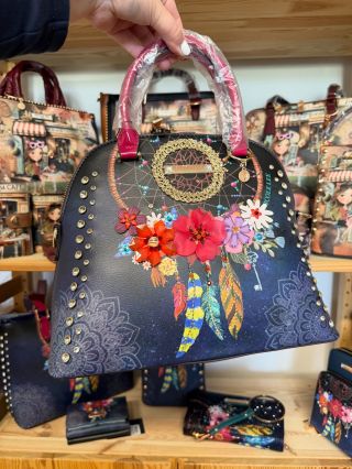 Dnes sme pre vás odfotili tieto krásne kabelky z kolekcie DREAM COMES TRUE 🌼🌺🌸 Celá kolekcia dostupná tu :...