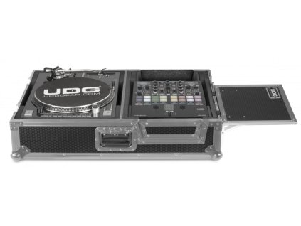 Ultimate Flight Case Scratch Silver Plus (Laptop shelf & wheels)