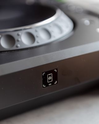 Co vlastně AlphaTheta CDJ-3000X umí?🖤 Např. 📲 Rychlé NFC párování bez kompromisů S aplikací rekordbox pro iOS/Android...