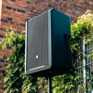 Hledáš parťáka na pouliční hraní, zahradní party nebo profi moderování, který tě nenechá ve štychu? ANNY 12 je tady a mění...