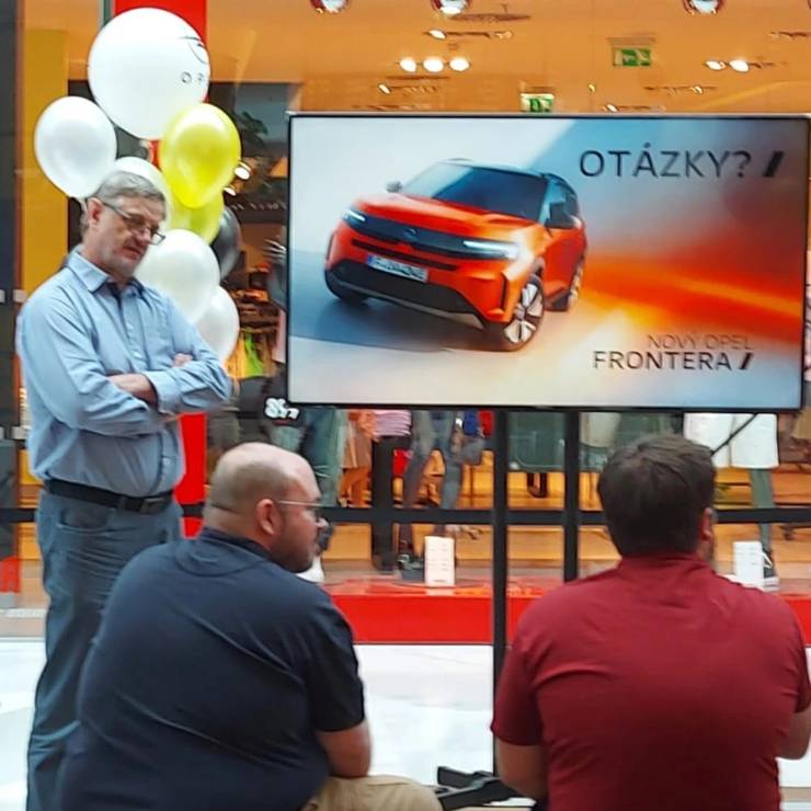 Promoevent představení nového vozu Opel v OC Černý most