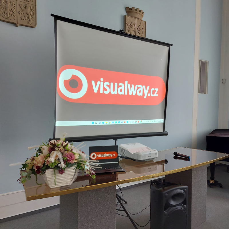 Pronájem ultrashort projektoru na přednášku