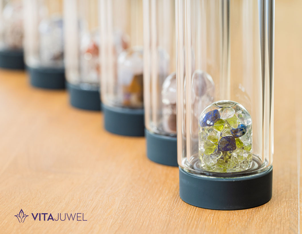 Termofľaša na čaj ViA HEAT Aqualibrium s drahokamami