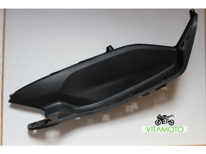 Honda PCX 125 - nášlap, plast stupaček
