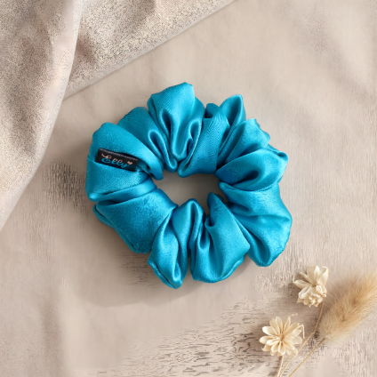 Saténová scrunchie gumička - tyrkys