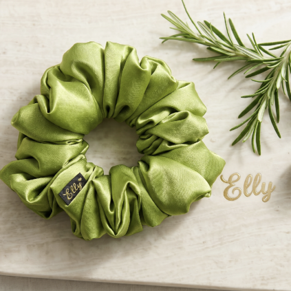 Saténová scrunchie gumička - olivová
