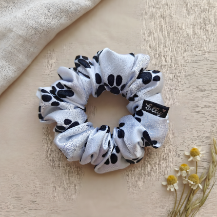 Saténová scrunchie gumička - tlapky