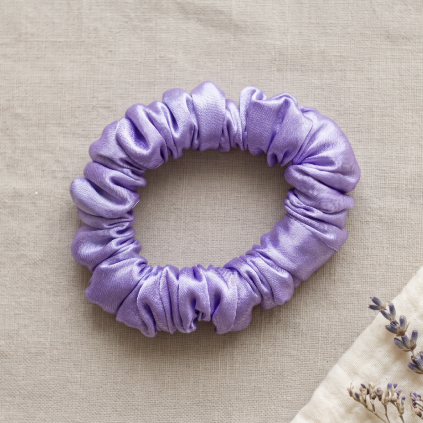 Saténová scrunchie gumička - lila
