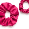 Úzká saténová scrunchie gumička - Viva magenta