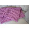 Dětská háčkovaná deka tmavě růžová – do kočárku a postýlky  55×70 cm, OEKO-TEX