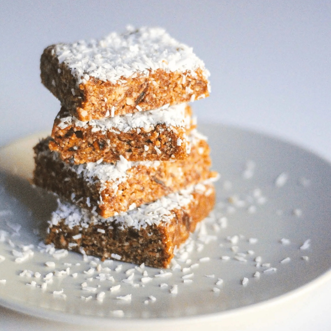 Proteinové tyčinky s tahini a datlemi