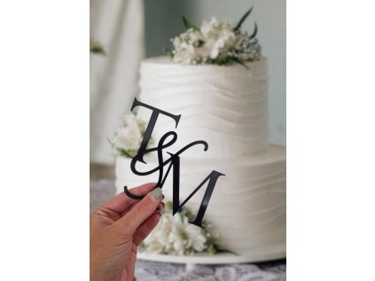 Dekorace na svatebni dort jmeno monogram pismena na dort z plexiskla vizuali.cz