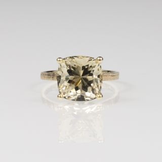 ✨ „Wenn Licht sich in einen Ring verwandelt“ ✨ Ring mit handgeschliffenem Citrin. #vjewelryat #Schmuck #Ring #Citrin...