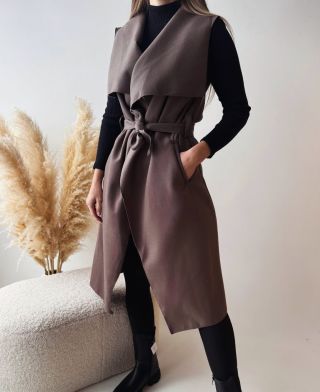 Máme velkou radost, že se nam podařilo doskladnit vaše oblíbené vesty KAILA. 🤩 #springoutfit #backinstock...