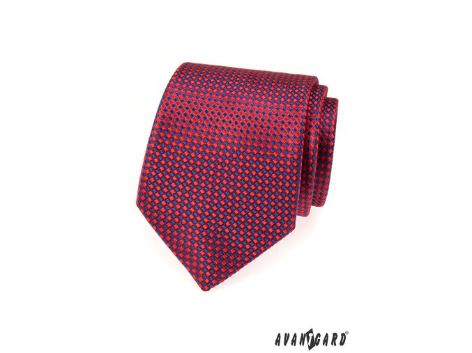 Červená jemně lesklá kravata s jemným modrým vzorem