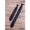 Tmavě modrá dětská kravata na gumičku se vzorem – Hasiči (31 cm)