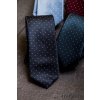 Velmi tmavě modrá luxusní pánská slim kravata s bílými tečkami