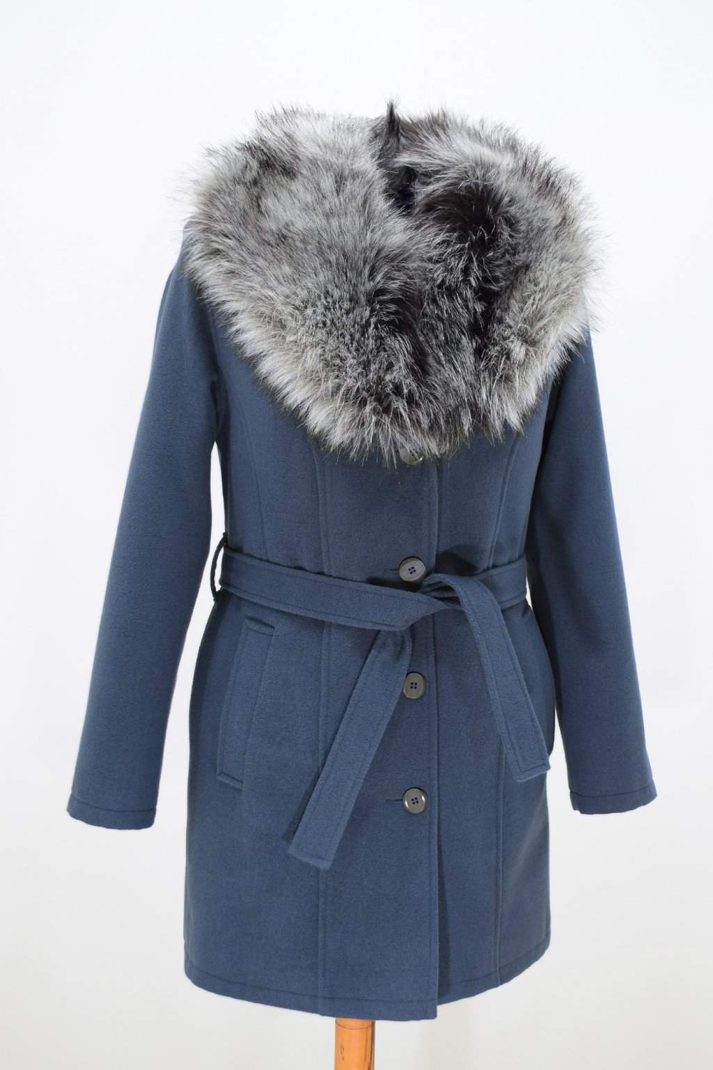 Dámský modrý zimní kabát s kožešinou Julie. - Vlastimil Žákovský - nadměrné  velikosti