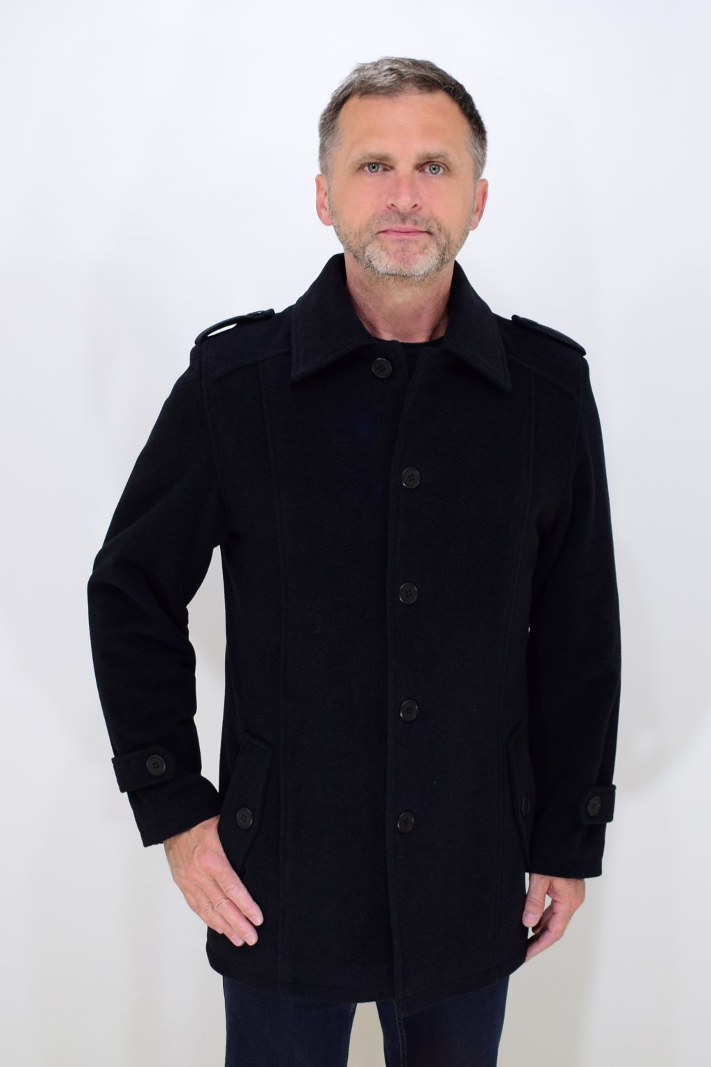 Pánský černý zimní flaušový kabát Šimon nadměrné velikosti.