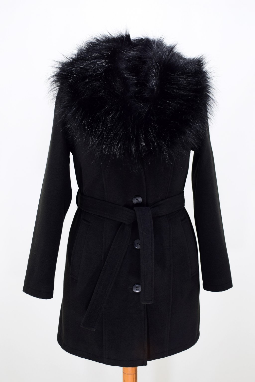 Dámský černý zimní kabát s kožešinou Julie. - Vlastimil Žákovský - nadměrné  velikosti