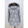 Dámský šedobílí zimní kabátek Žaneta vzor nadměrné velikosti.