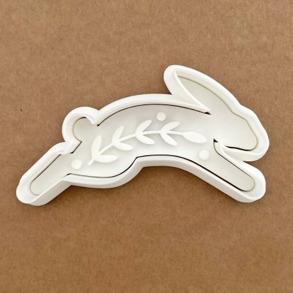 ZajicBeizicKvetinkovany 01