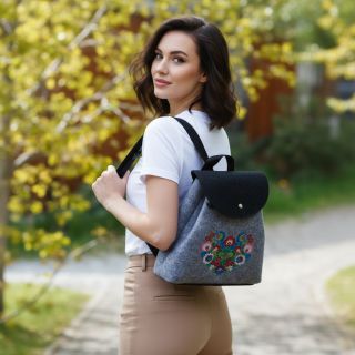 Mezinárodní den žen je oslavou síly, elegance a jedinečnosti. ✨ Každá žena si zaslouží dar, který není jen krásný na...