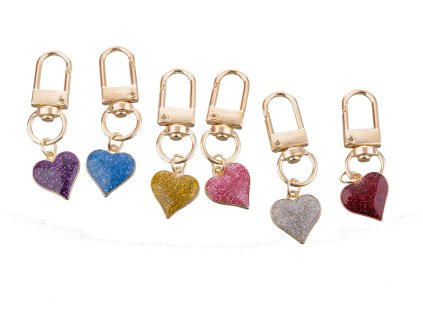 Carabiner with heart pendant