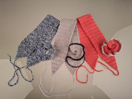 Čelenka s ozdobnou gumičkou Amigurumi