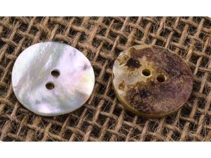 Perleťový gombík 18 mm